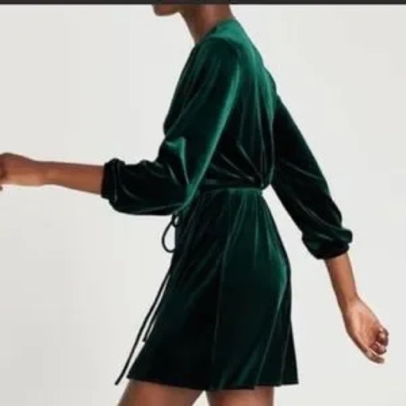(B1) Zara Long-sleeved mini wrap dress in emerald green‎ velvet, size M - Picture 2 of 11